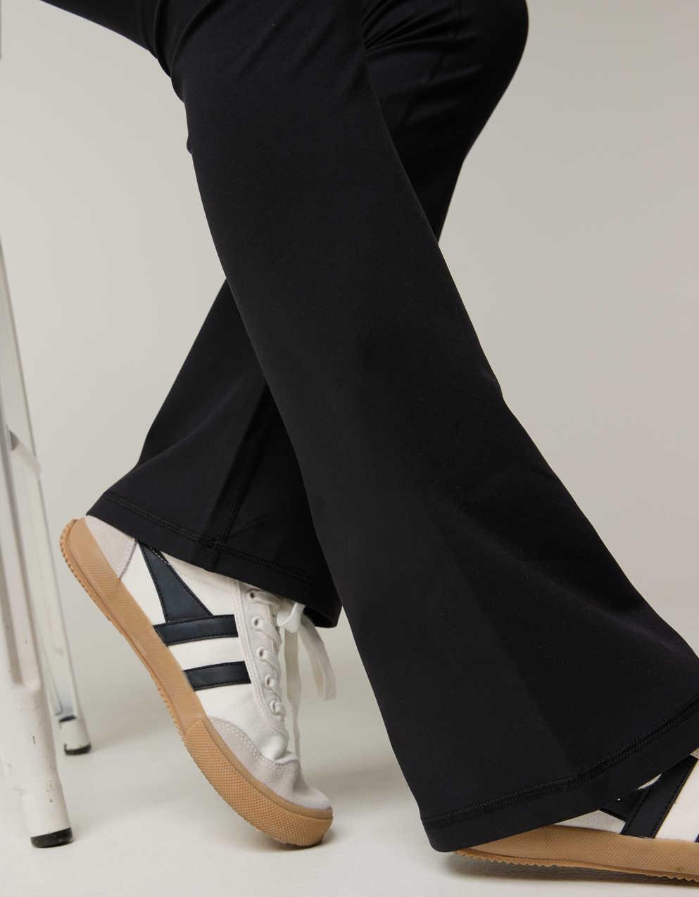 OFFLINE By Aerie The Hugger ハイウエスト・ブーツカット・レギンス