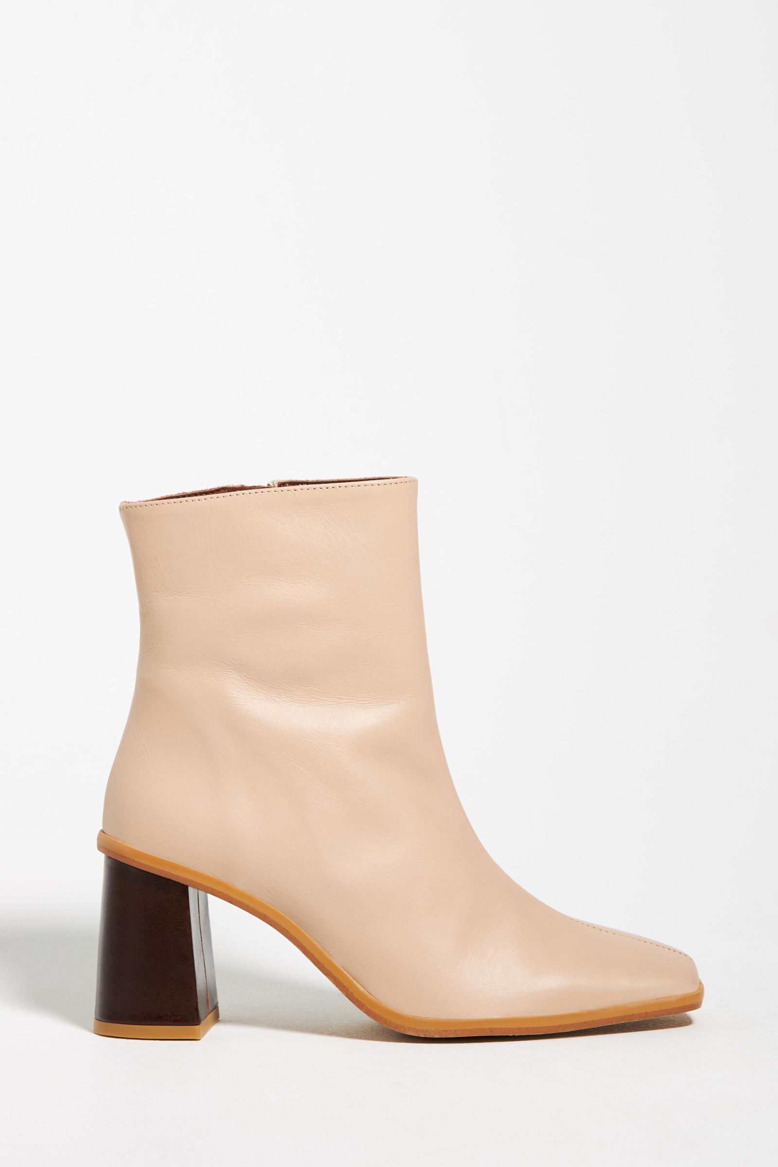 ALOHAS ベージュレザーブーツ