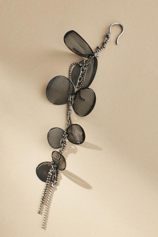 （新作）Anthropologie フラワードロップピアス 新作）Anthropologie フラワードロップピアス