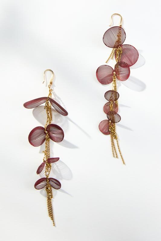 ドリッピー・フラワー・ドロップ・ピアス | Anthropologie ホーム