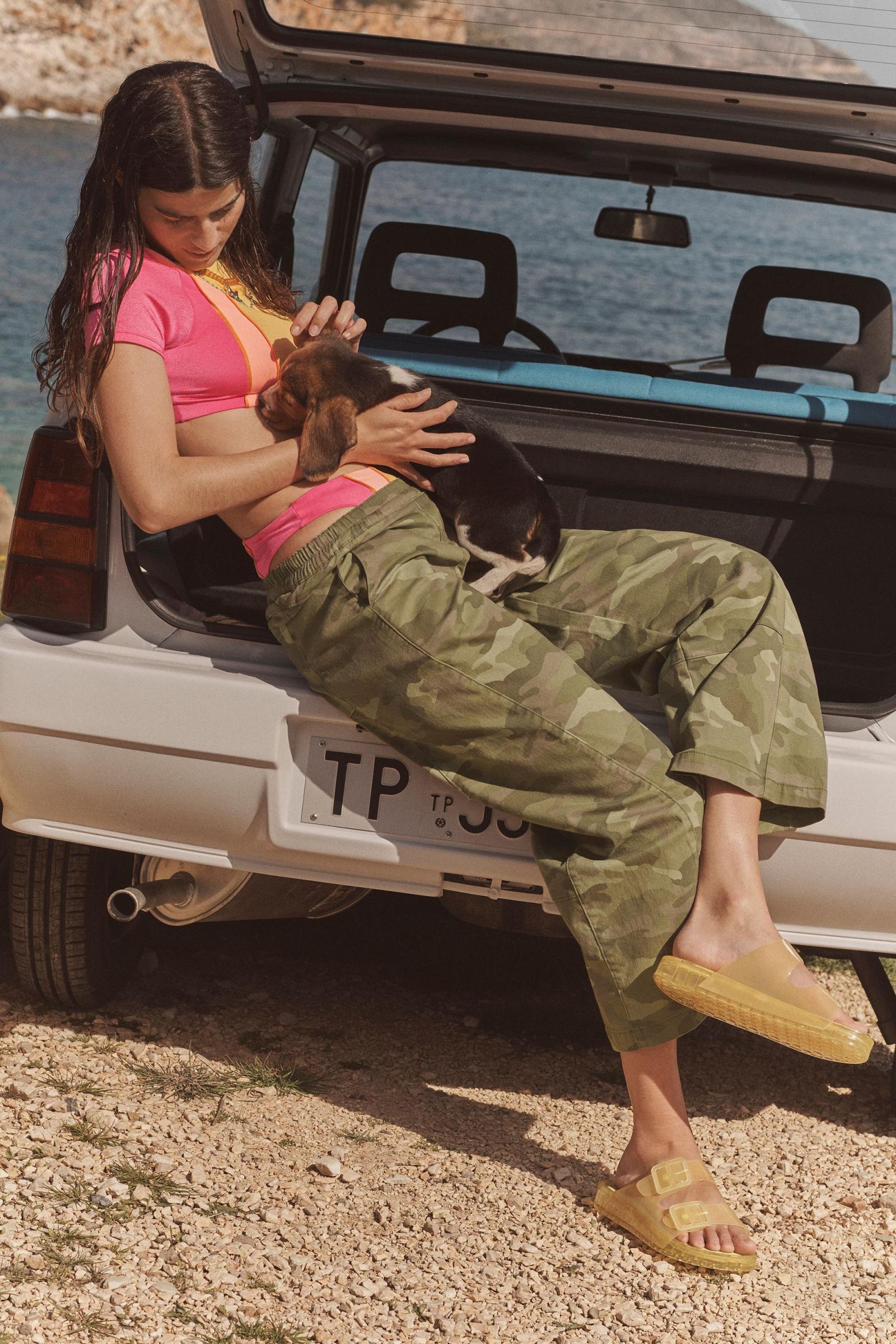 Anthropologie PilcroのIzzieリラックスプルオンバレルパンツ ピルクロのイジー・リラックス・プルオン・バレルパンツ