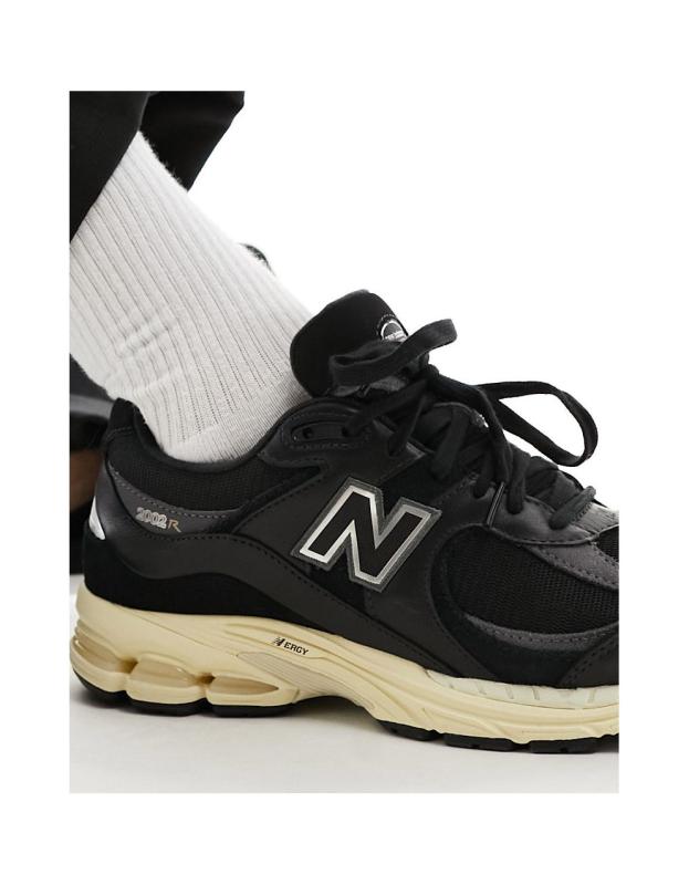 New Balance ニューバランス 2002 レザー・トレーナー（ブラック をオンライン購入 ASOS 日本公式サイト