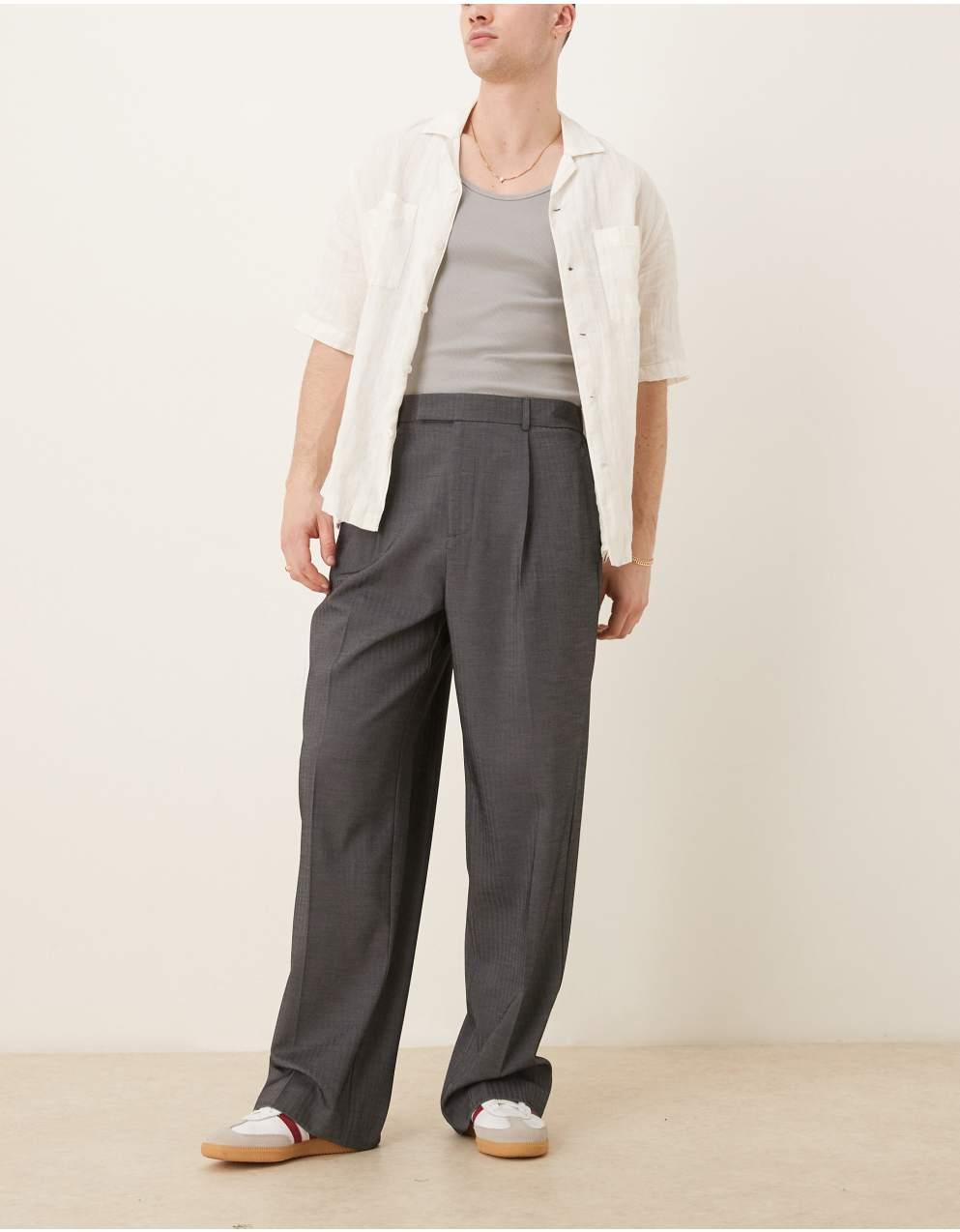 グレー プリーツ入り ワイドパンツ グレー ワイドパンツ プリーツ入り