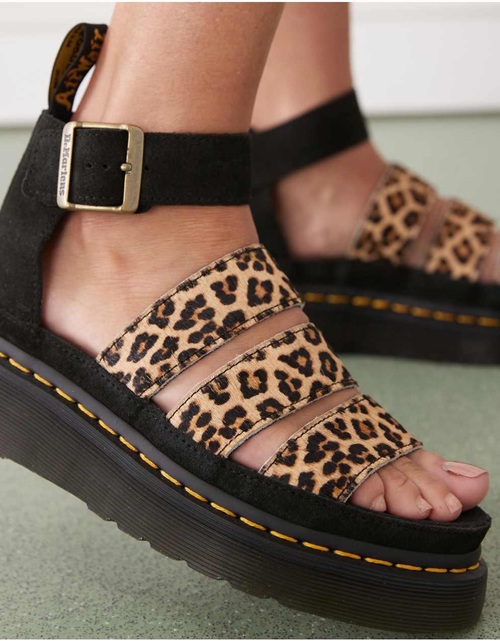 Dr.Martens (ドクターマーチン)厚底サンダル 豹柄
