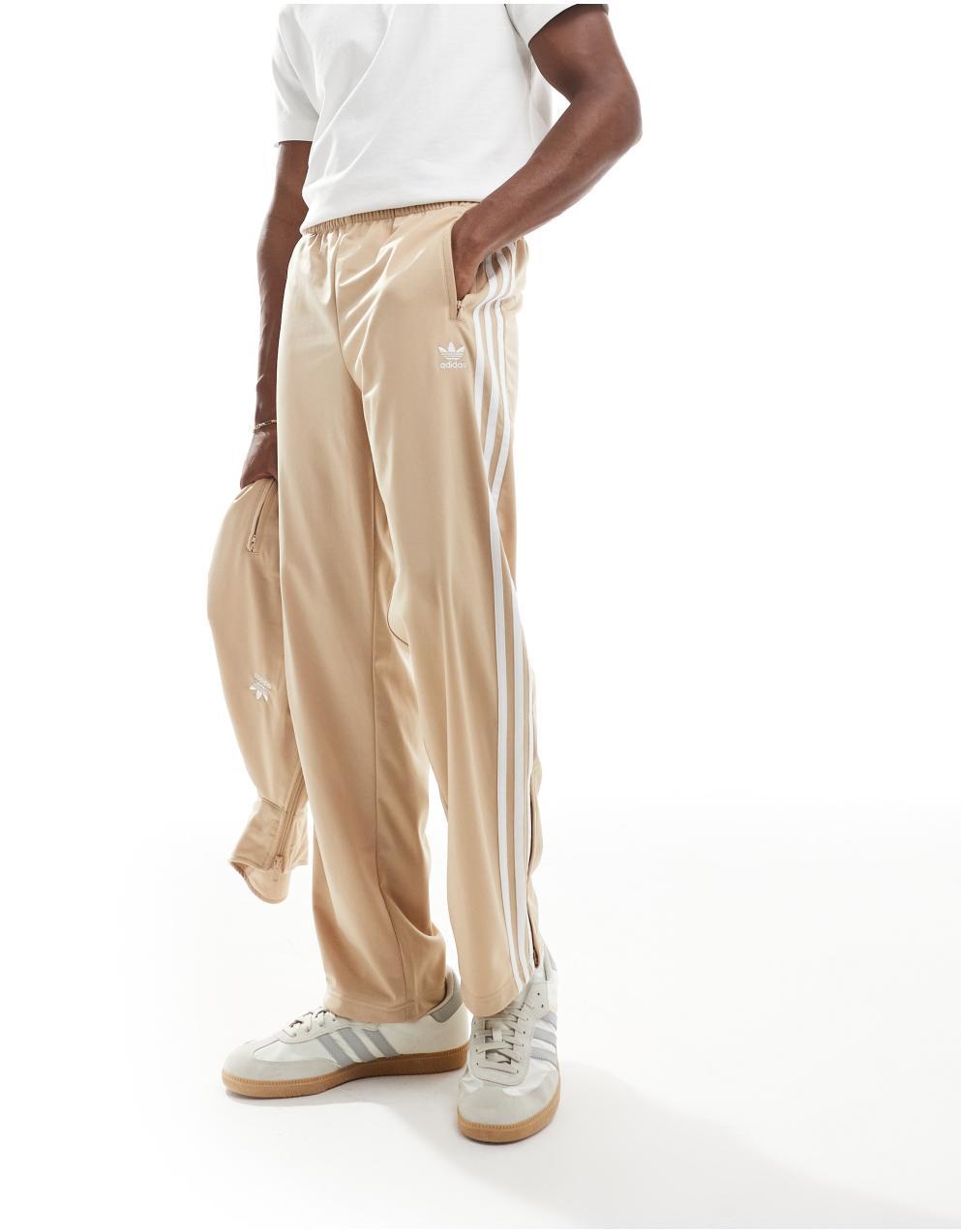 アディダス フェイクレザー アディカラー スリーストライプス