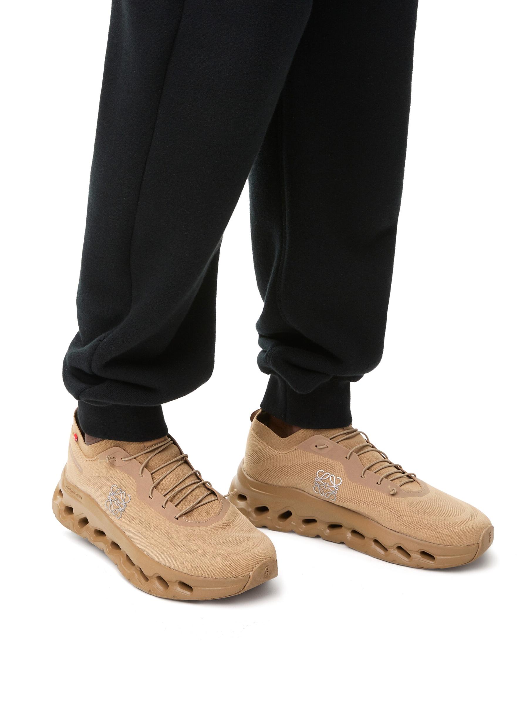 【LOEWE】x On Cloudtilt ランニングシューズ Loewe - On x LOEWE Cloudtilt ランニングスニーカー を