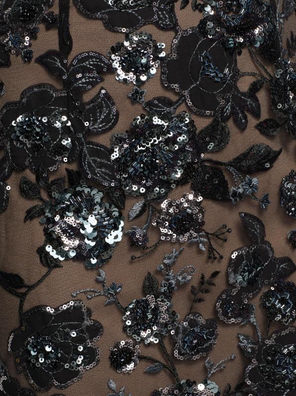 #6: فستان ماكسي مزيّن بالأزهار من داليا - أسود