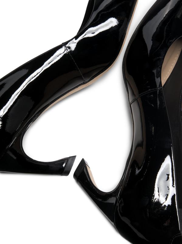 #6: مضخات جلدية حاصلة على براءة اختراع بتفاصيل قوس متباينة مقاس 65 مم - أسود + أبيض