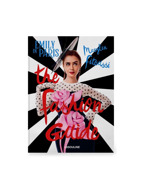 كتاب «إميلي في باريس: دليل الموضة» بغلاف مقوى