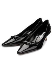 マノロブラニクトランプ Manolo Blahnik - グラファリボンパテントレザーパンプス を