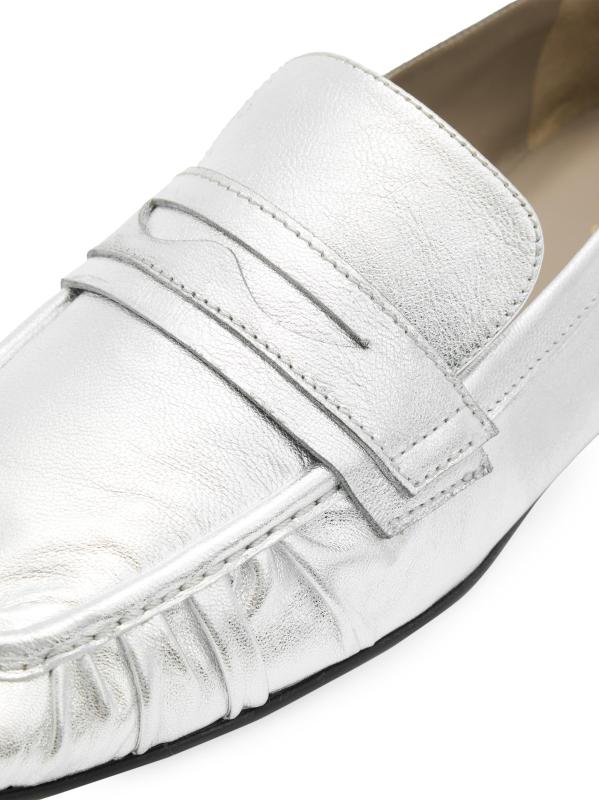 #5: حذاء لوفر من الجلد الياقوتي - الفضة المعدنية