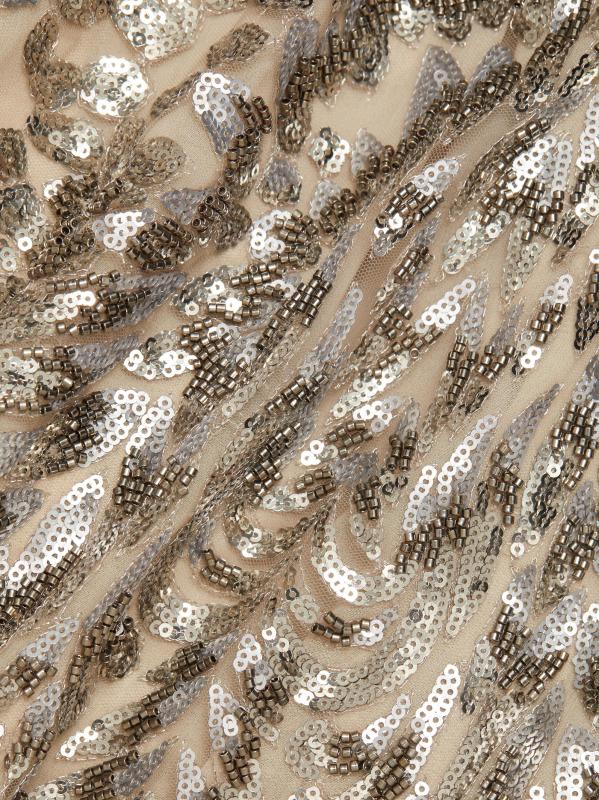 #6: فستان سهل الارتداء من التول المزيّن بالخرز - فضة