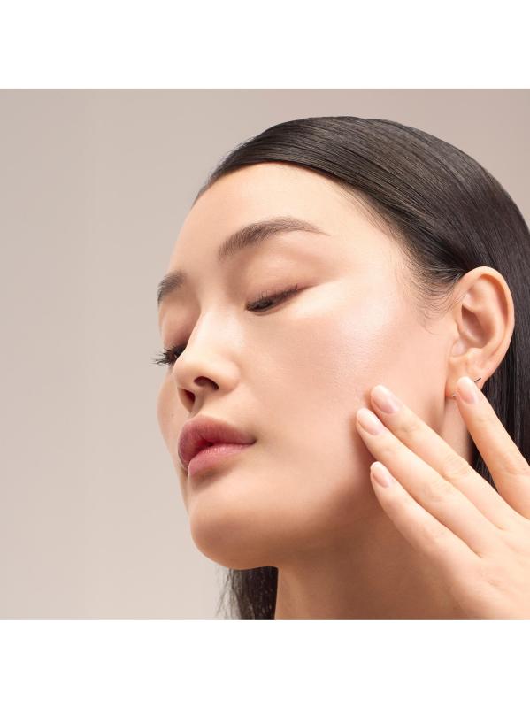 #4: مصل وايت كافيار إيسنس إكستراوردينير المضيء المسبق - NO COLOR