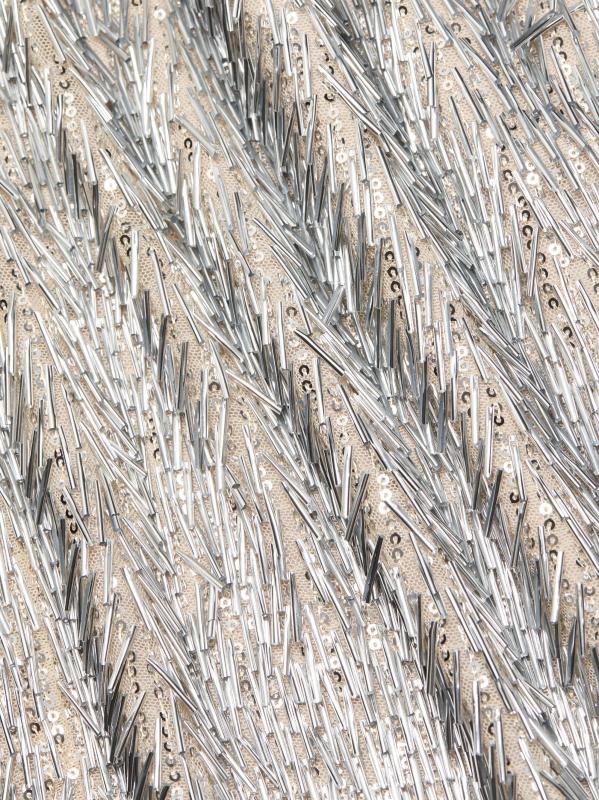 #6: تنورة قلم رصاص مطرزة باللون المعدني من تاو - فضة