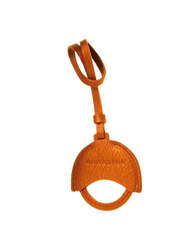 #1: سحر القمر من الجلد والمرآة - أرض