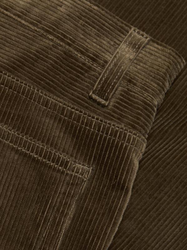 #6: بنطال قصير قابل للتمدد بأرجل مستقيمة - مدرج