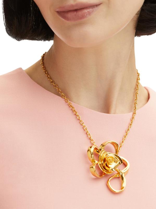 #2: قلادة على شكل وردة مطلية بالذهب عيار 24 قيراطًا - الذهب