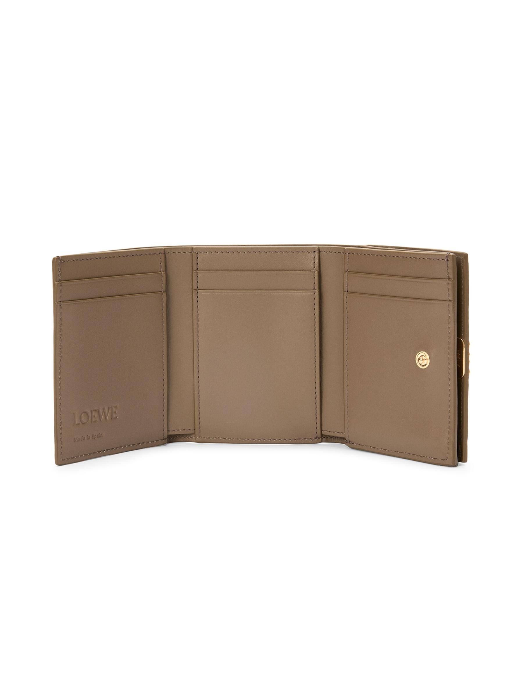 Loewe - アナグラムレザー三つ折り財布 をオンライン購入 | Saks