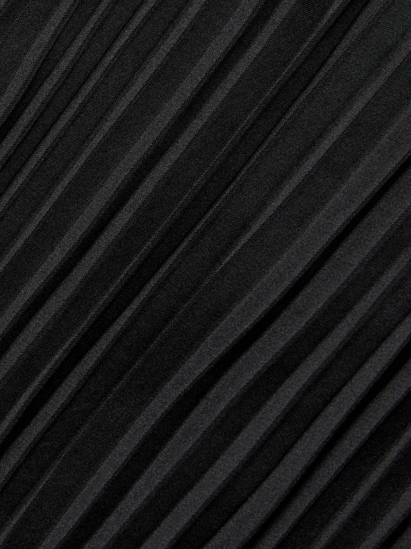 #6: بلوزة مارا بثنيات بكتف واحد - أسود