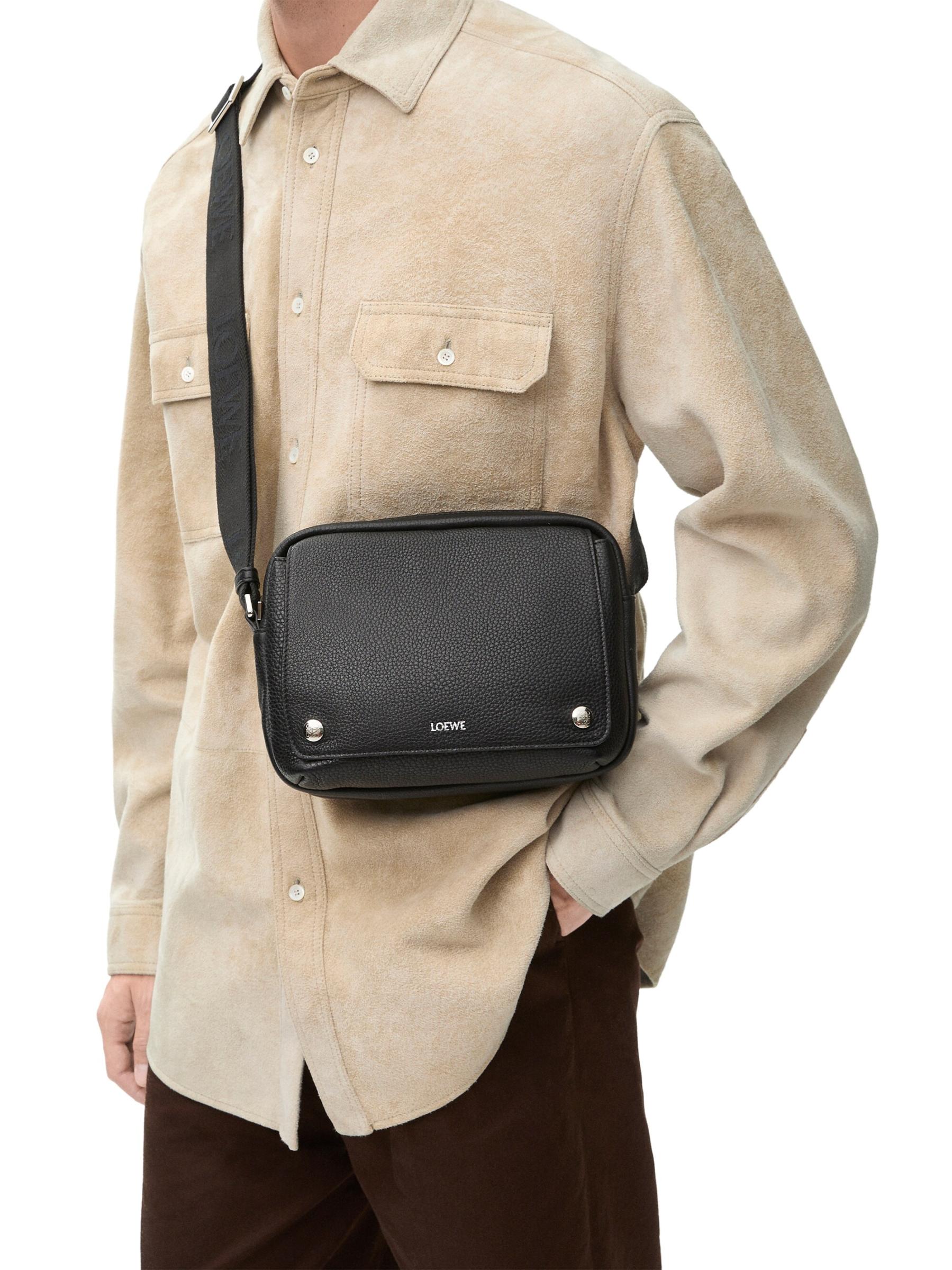 【関税&送料込】Loewe Small Pebble Messenger Bag Small Pebble messenger bag in supple grained calfskin Brown
