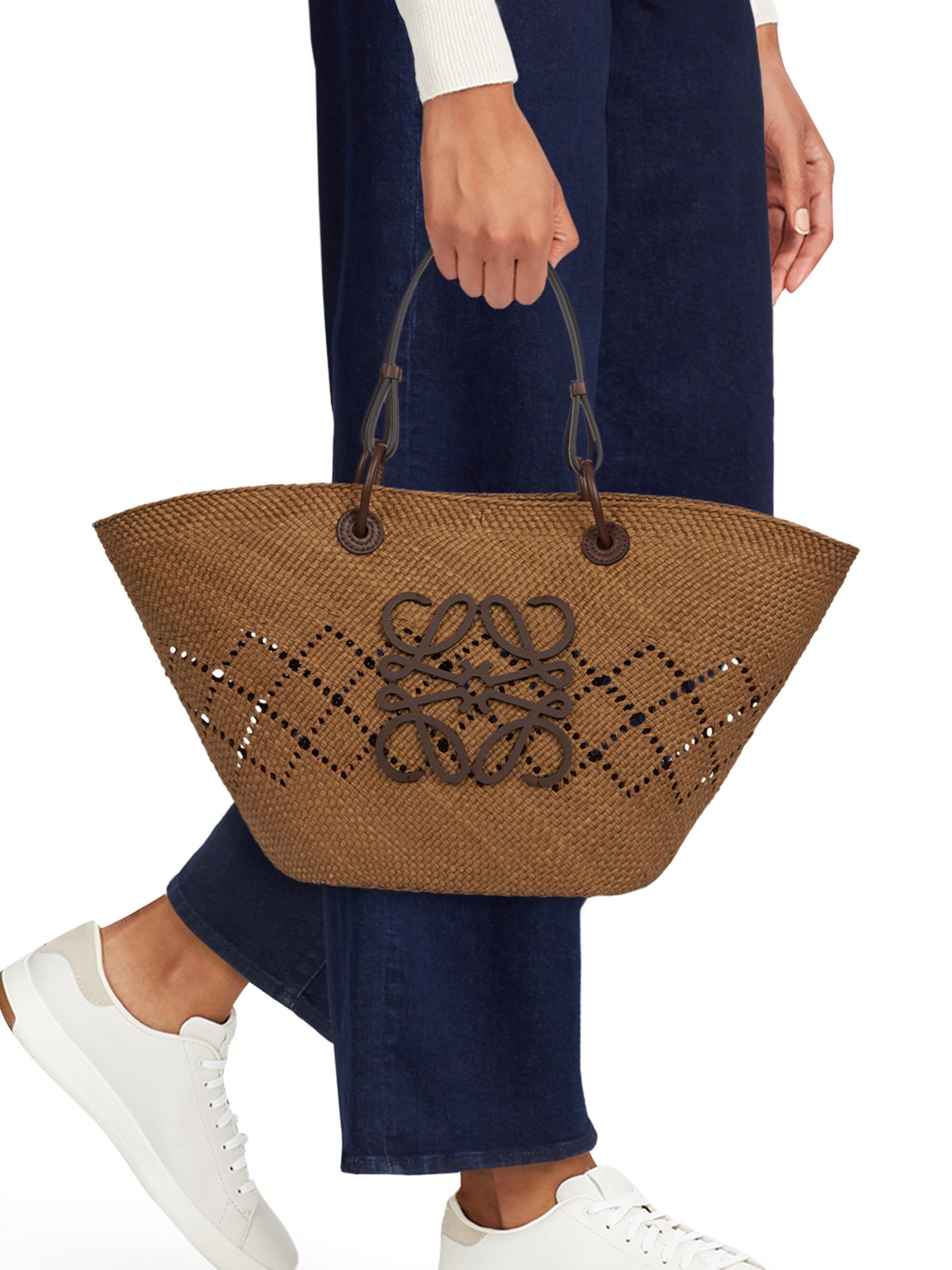 LOEWE Paula's Ibiza アナグラム ラージ バスケットバッグ LOEWE + Paula's Ibiza Anagram small leather-trimmed woven