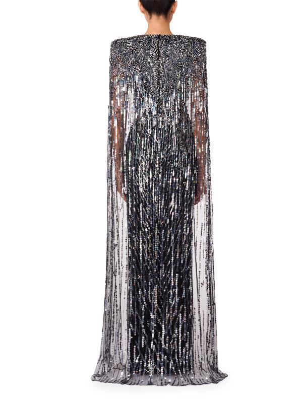 #3: فستان مزين برقبة على شكل حرف V - عرق السوس