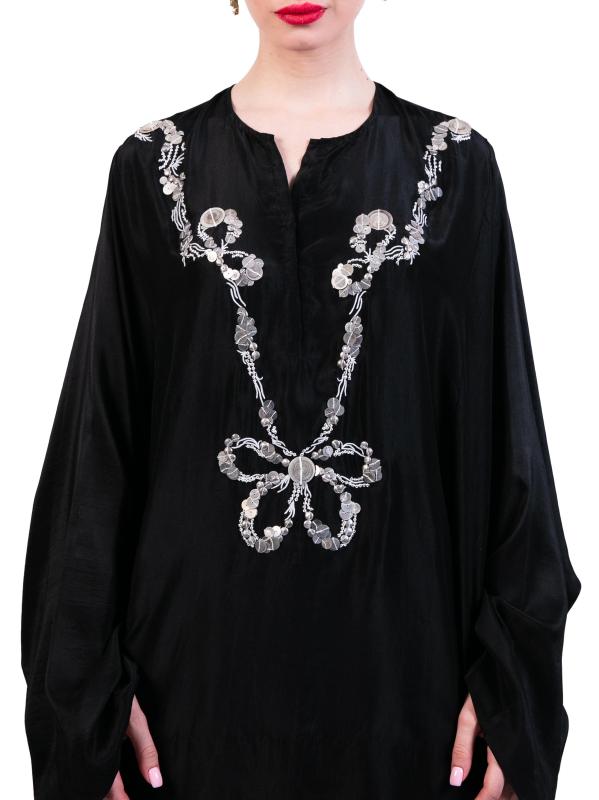 #5: تونك صندوقي من الحرير المطرّز - أسود