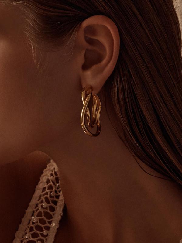 #2: أقراط دائرية منحنية مطلية بالذهب عيار 24 قيراطًا من زاغورا ديفي - أصفر + ذهبي