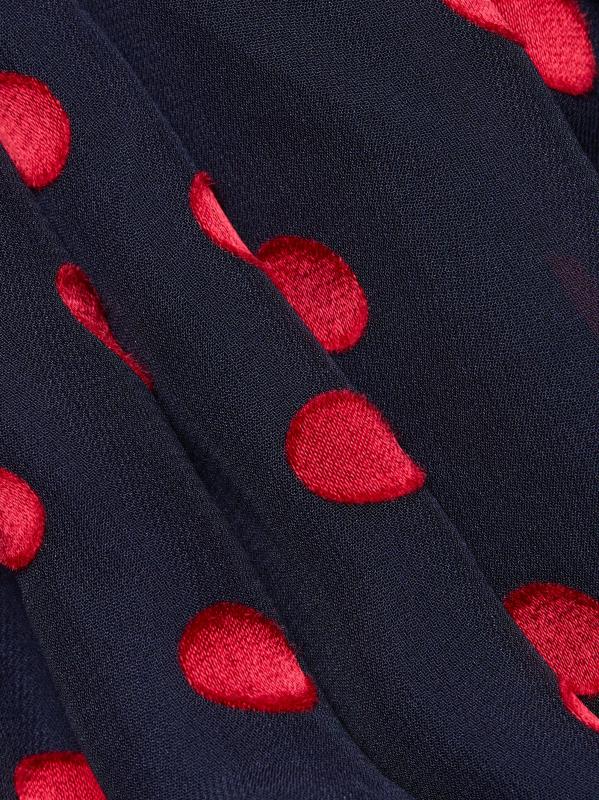 #6: بلوزة جوزي بولكا دوت من الحرير - أحمر داكن لامع