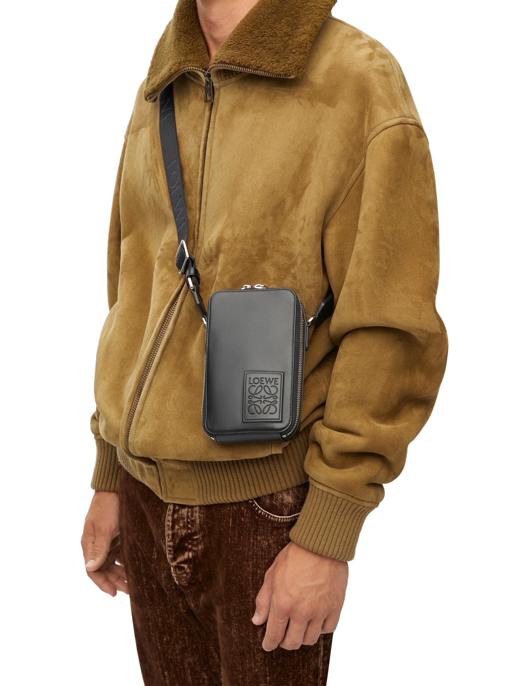 ロエベ/LOEWE バッグ メンズ LEATHER MOLDED SLING ボディバッグ