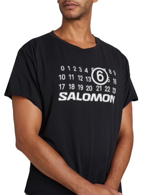 【MM6 Maison Margiela×Salomon】ロゴモチーフTシャツ Shop MM6 Maison Margiela - MM6 Maison Margiela x Salomon