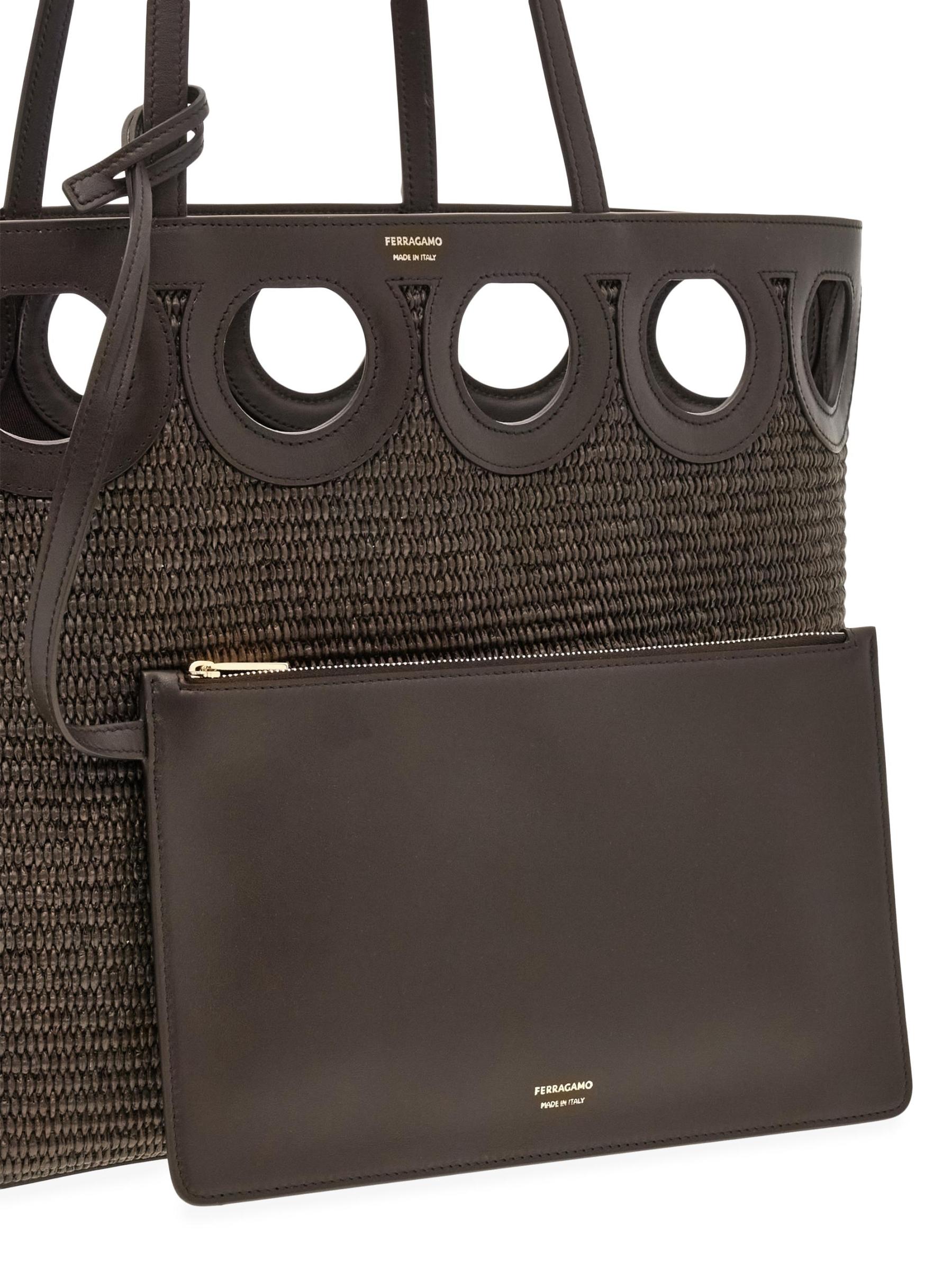 未使用級最高級ラインSalvatore Ferragamo トートバッグ 未使用級最高級ラインSalvatore Ferragamo トートバッグ 2025年最新