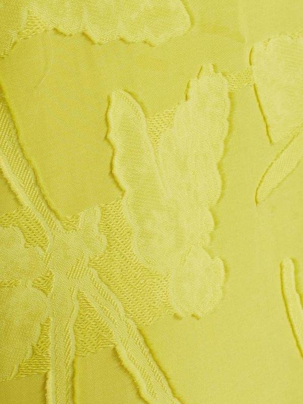 #6: فستان كوكتيل فيل كوبيه برقبة على شكل حرف v - شارتريوز