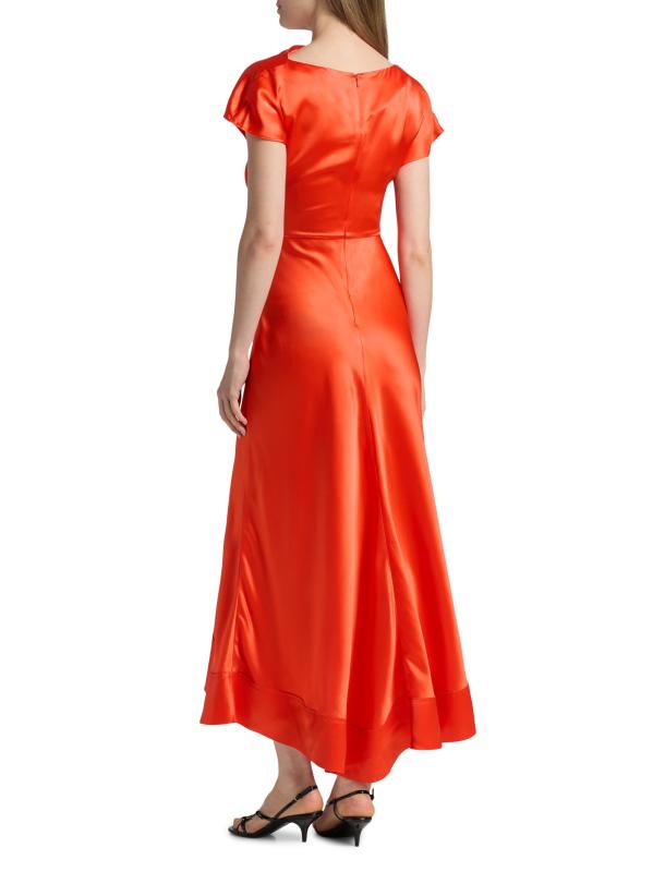 #4: فستان ماكسي من الساتان المجمّع من Glatton - روسو