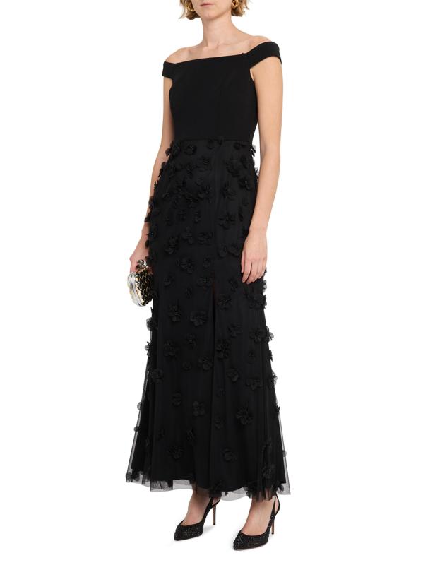 #3: فستان مطرز بأكتاف مكشوفة - أسود