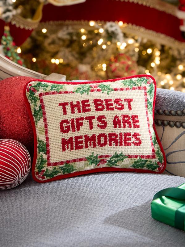 أفضل الهدايا هي وسادة Memories Needlepoint