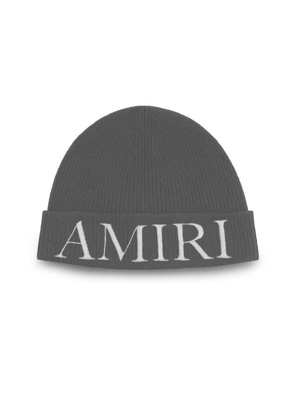 قبعة صغيرة من الصوف بشعار الماركة