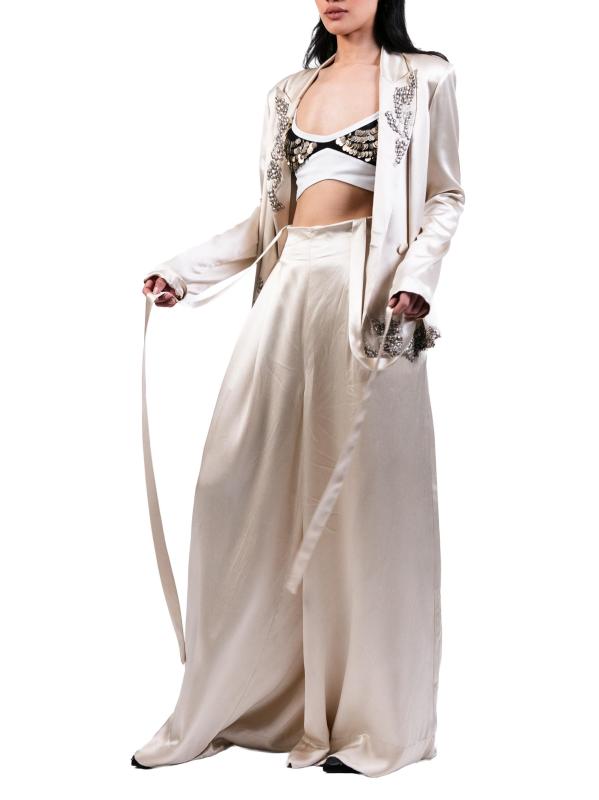 #6: بليزر حريري مطرّز - بيج