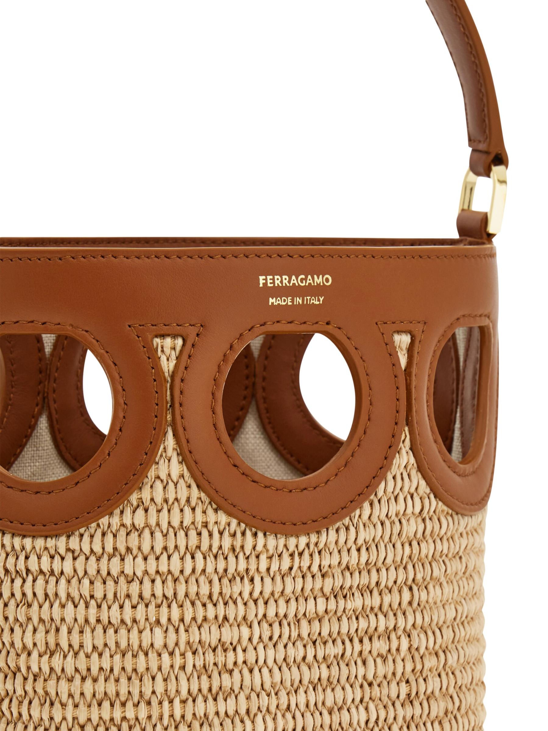 Ferragamo - ミニ・ラフィア・バケットバッグ をオンライン購入