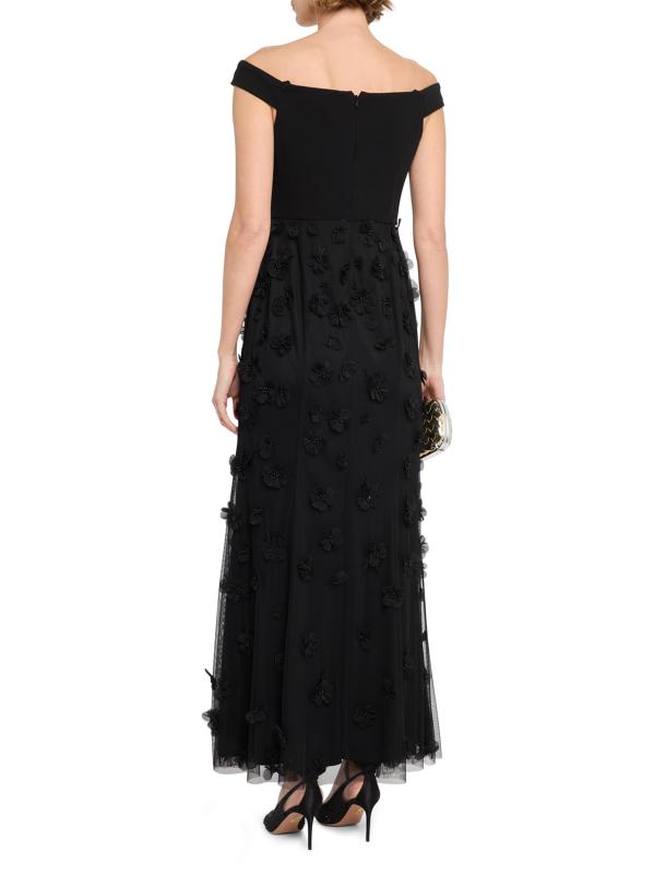 #4: فستان مطرز بأكتاف مكشوفة - أسود