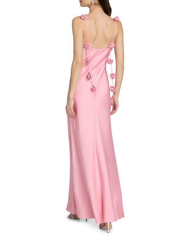 #4: فستان ساتان منسدل بفتحة رقبة على شكل حرف V - الباليه الوردي