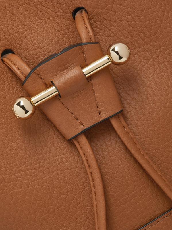 #5: حقيبة Osette كبيرة الحجم بحزام يلتف حول الجسم من الجلد - أسمر