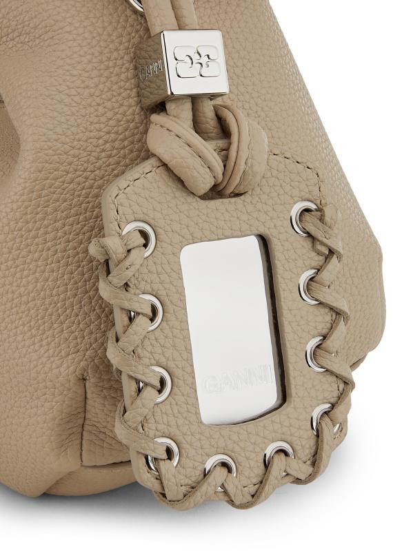 #6: حقيبة هوبو من الجلد المنقوش - الفلفل الأبيض