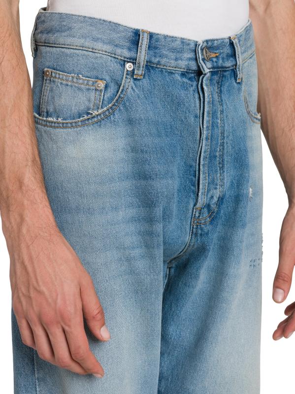 #5: بنطال جينز بساق مستقيمة من سلسلة Monogram - رمادي فاتح