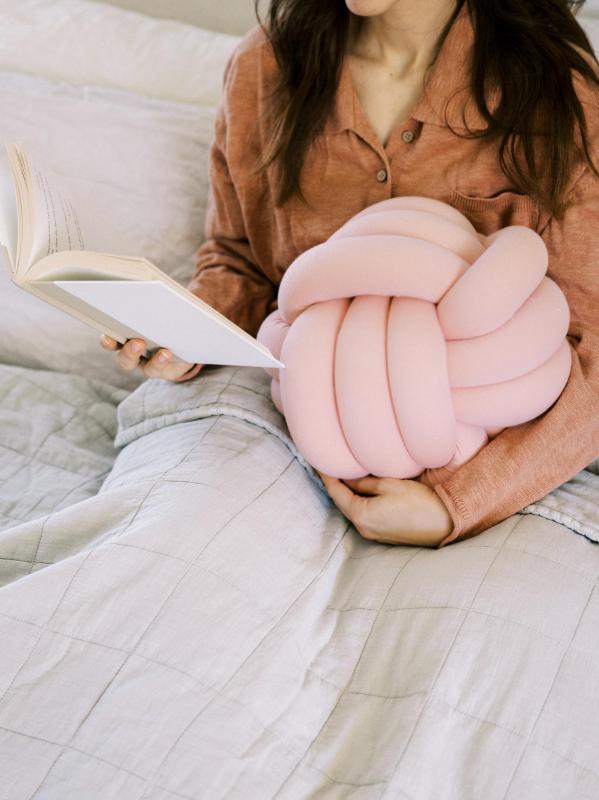 #4: وسادة Hugget القطنية ذات العقدة - وردة المساء