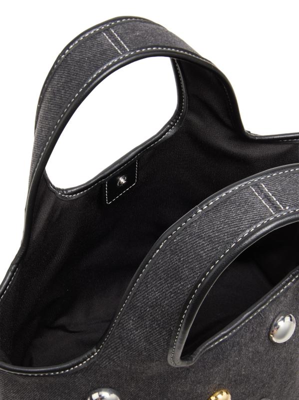 #4: حقيبة دنيم مزيّنة بقبة من ميني ماركت - أسود