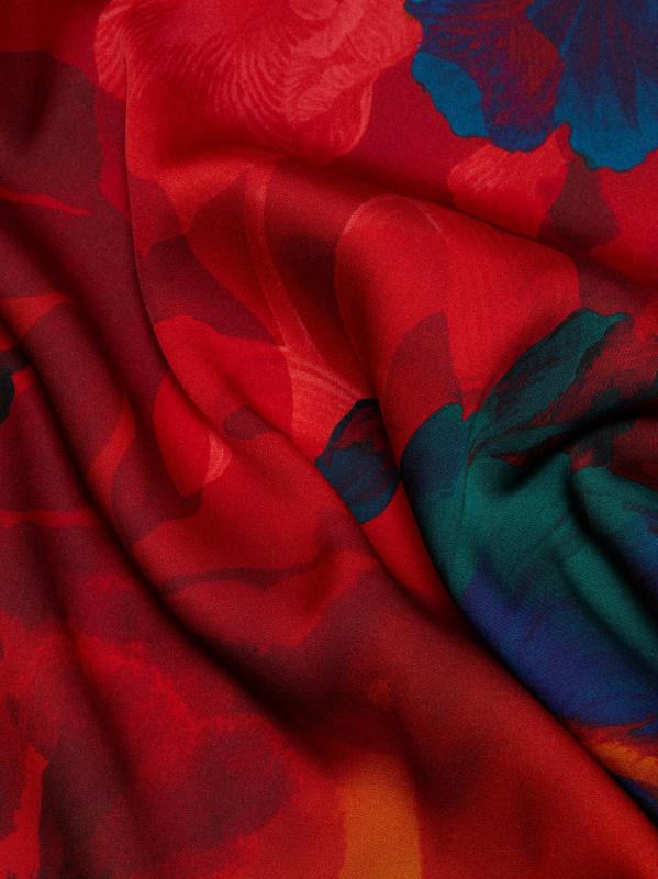 #6: فستان بايتون الطويل من الحرير المزهّر - طباعة زهور الجنة