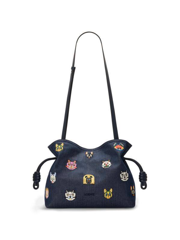 #5: حقيبة دنيم متوسطة الحجم مطرزة بالفلامنكو للقطط من LOEWE x Louis Wain - أزرق