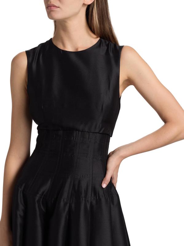#5: فستان متوسط الطول من استيفانيا شانتونغ سيلك فيت آند فلير - أسود
