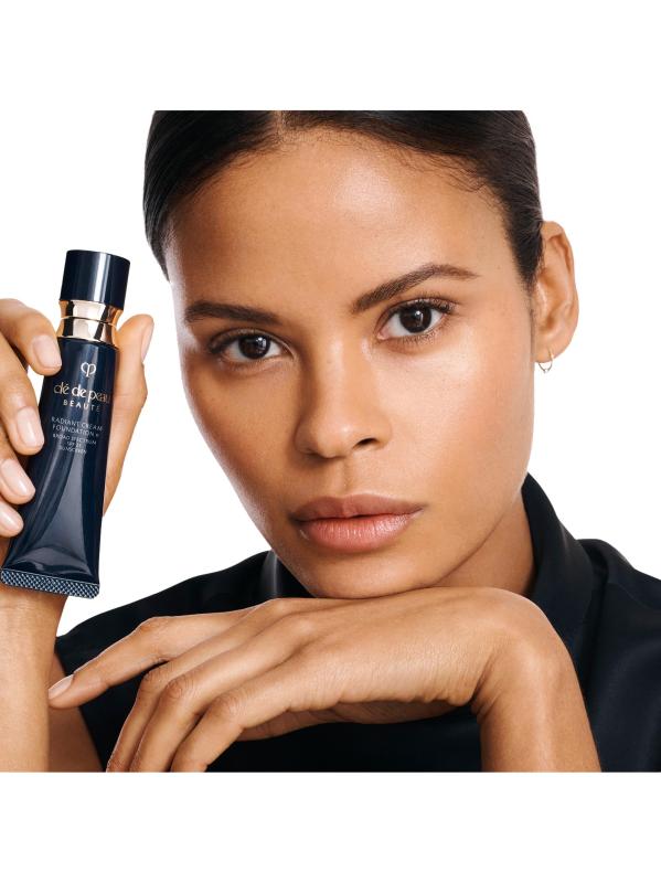 #10: كريم أساس راديانت كريم SPF 25 - B10